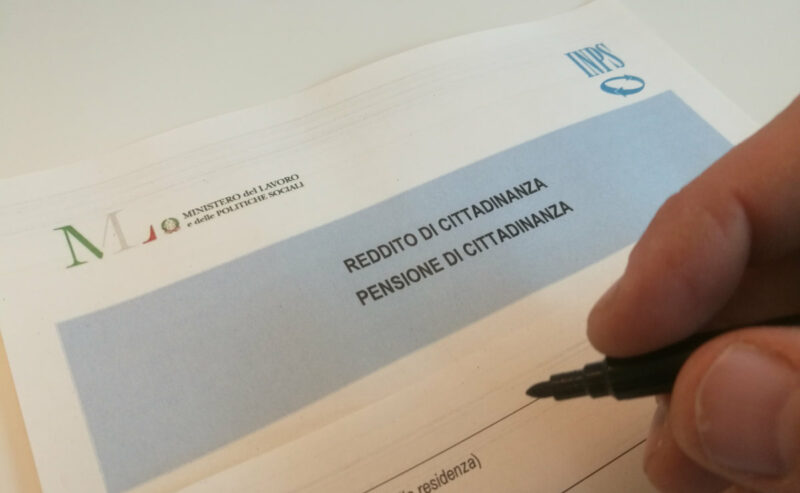 Sospensione Reddito di Cittadinanza, allarme povertà ed esodo definitivo.